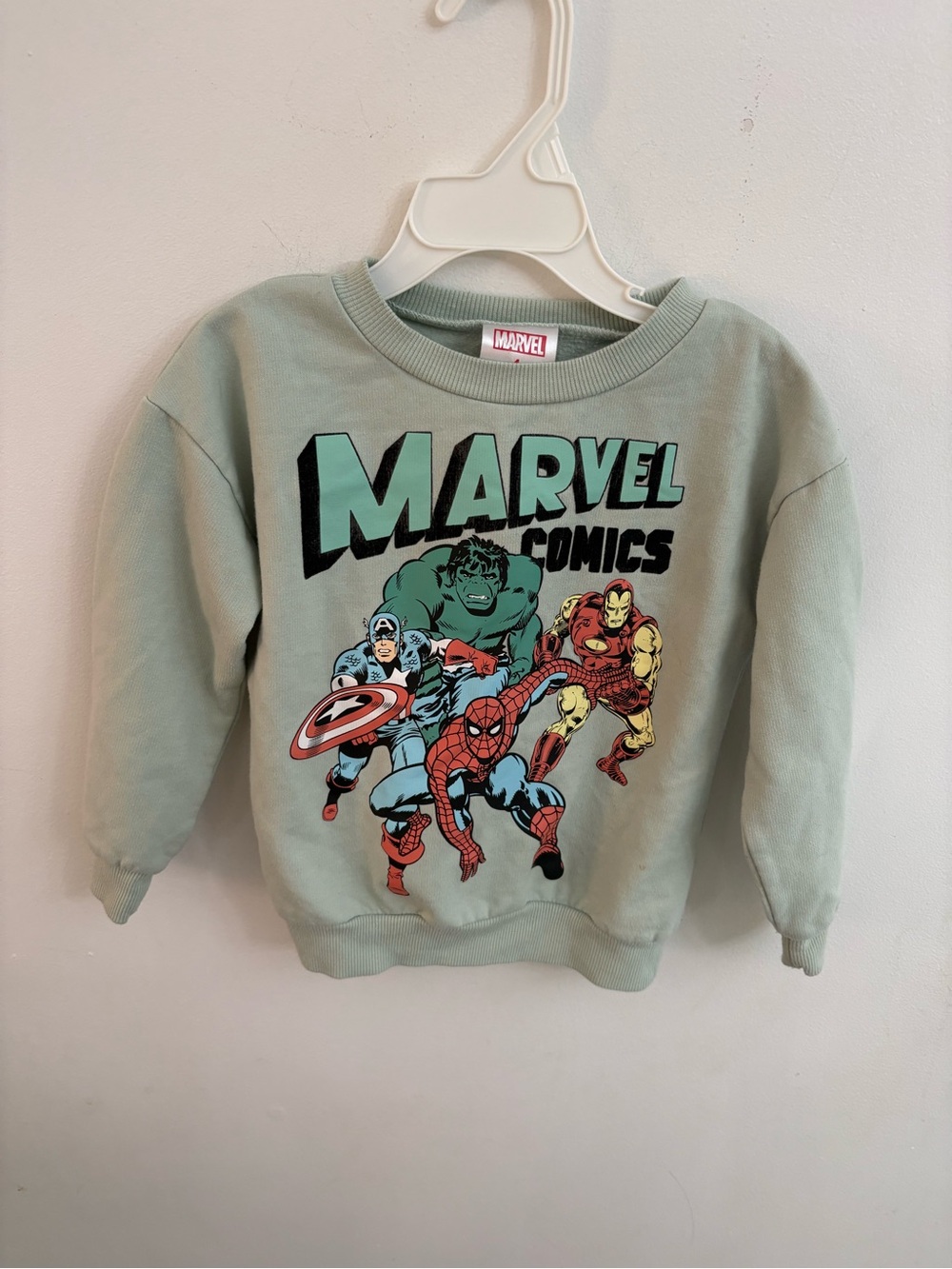 4/30$ Marvel Kids Long Sleeve Tee in Light Green with Superhero Print 4 years